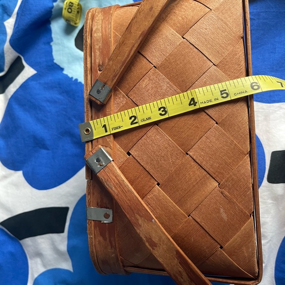 Rustic, vintage, handmade picnic basket. - Picture 9 of 9